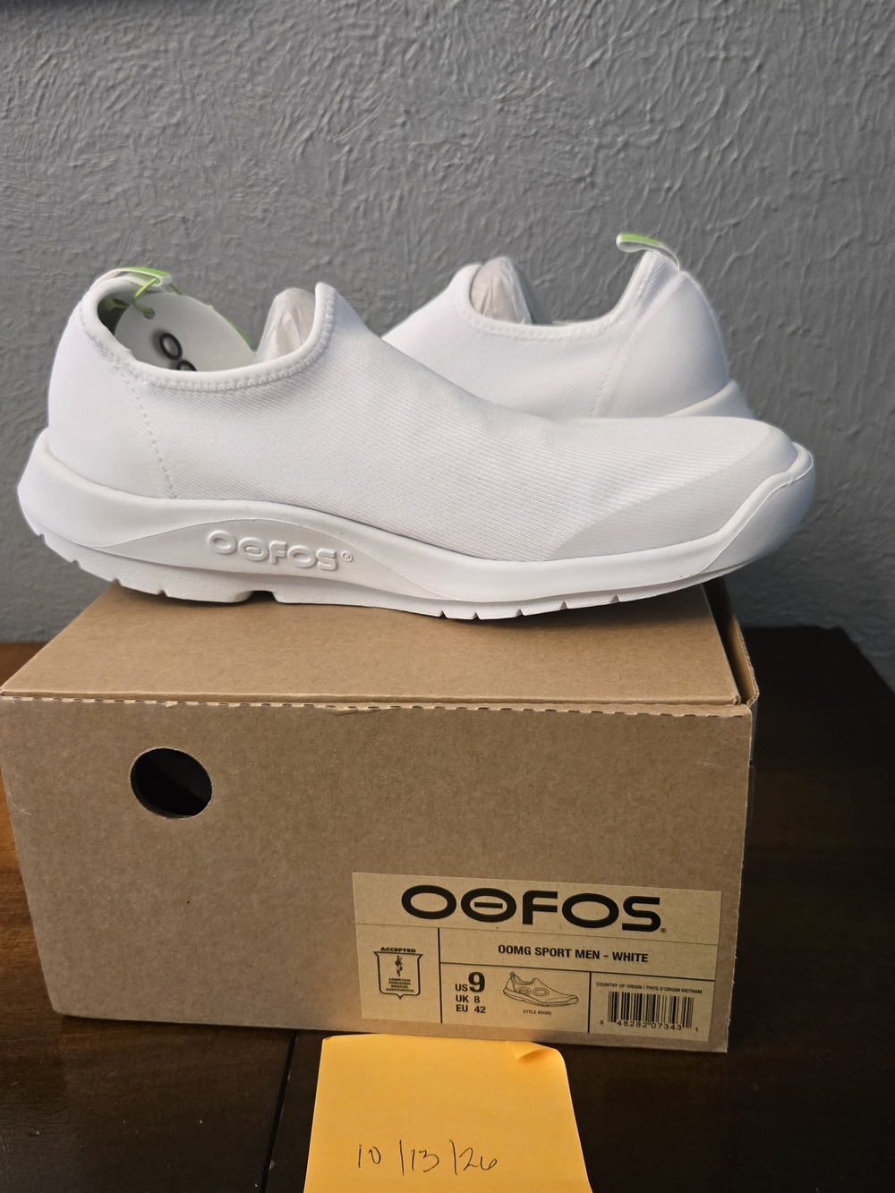 OOFOS Men's OOMG Sport Slip-On Sneakers - White